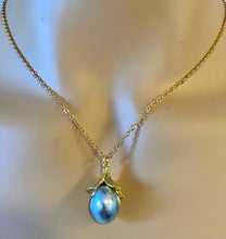 Load image into Gallery viewer, AUTHENTIC SWOBODA PENDANT ~ OSMENA PEARL