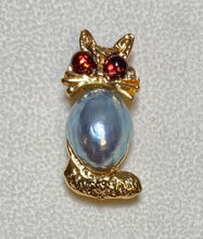 Load image into Gallery viewer, AUTHENTIC SWOBODA TINY CAT BROOCH ~ OSMENA PEARL, GARNET EYES