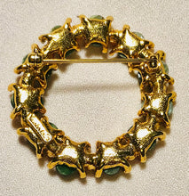 Load image into Gallery viewer, Jade and Coral Wreath Brooch
