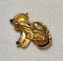 Load image into Gallery viewer, AUTHENTIC SWOBODA CAT BROOCH ~ PERIDOT, GARNET EYES
