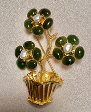 Load image into Gallery viewer, Jade and Fresh Water Pearl Flower Pot Brooch
