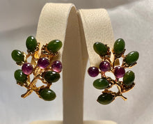Load image into Gallery viewer, Jade and Garnet Earring
