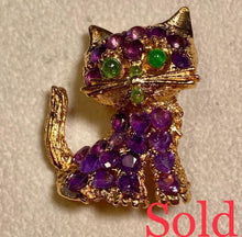 Load image into Gallery viewer, Amethyst and Peridot Cat Brooch
