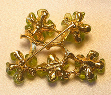 Load image into Gallery viewer, Peridot and Fresh Water Pearl Five Flower Brooch
