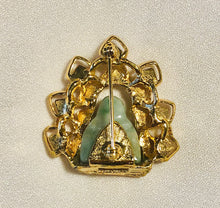 Load image into Gallery viewer, Fresh Water Pearl and Jadeite Brooch
