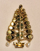 Load image into Gallery viewer, Garnet, Jade and Fresh Water Pearl Christmas Tree Brooch
