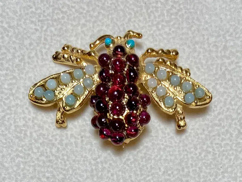 Bee Brooch — Garnet, Rose Quartz, Turquolite