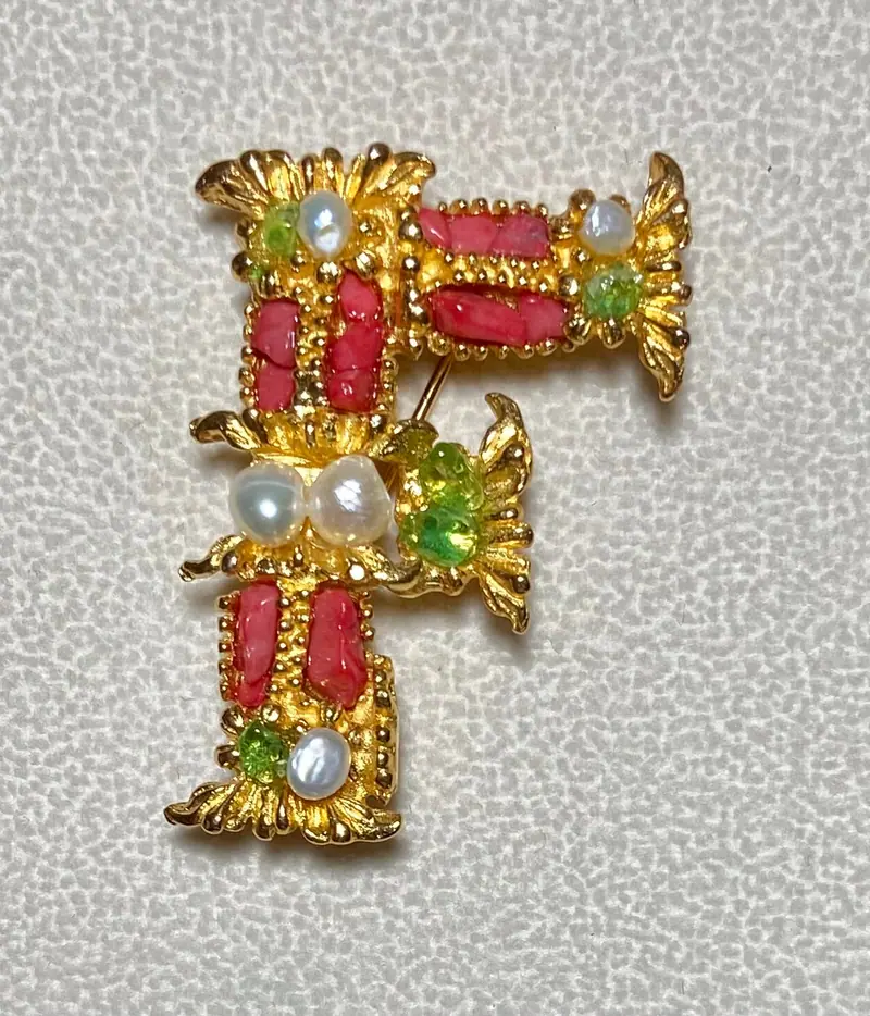 "F" Initial Brooch — Howlite, Peridot, Pearl